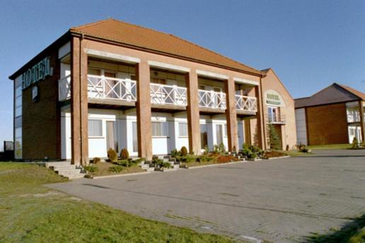 Greenline Hotel Hellfeld Neubrandenbourg Extérieur photo