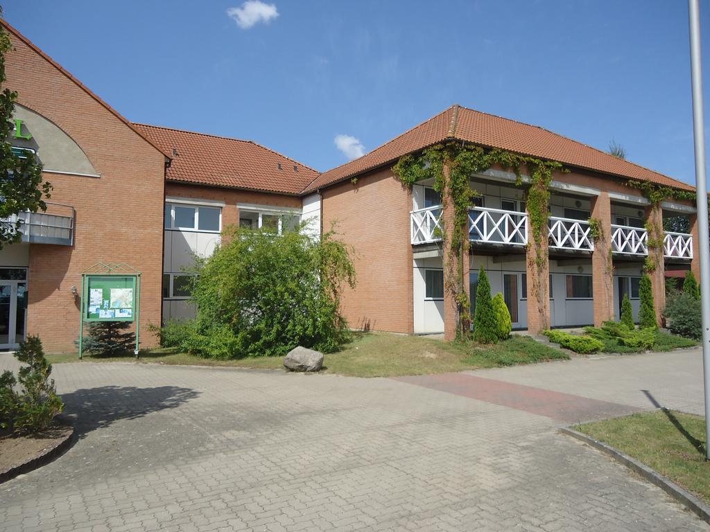 Greenline Hotel Hellfeld Neubrandenbourg Extérieur photo
