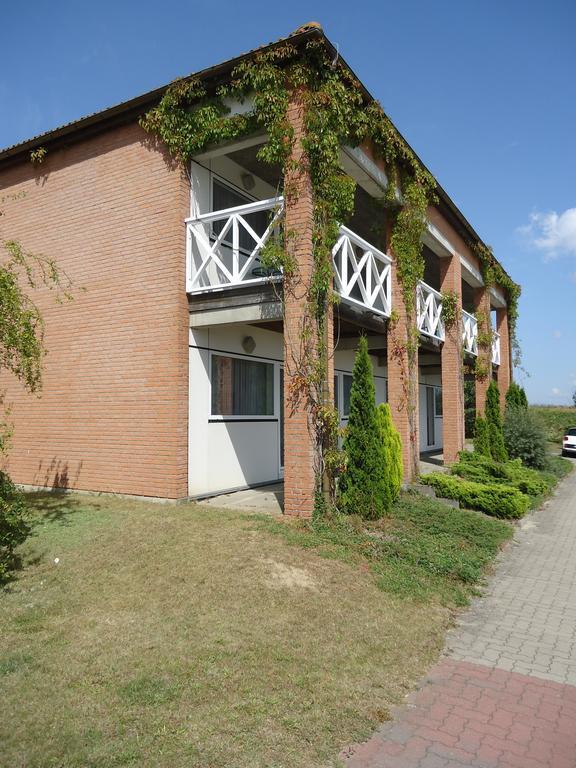 Greenline Hotel Hellfeld Neubrandenbourg Extérieur photo