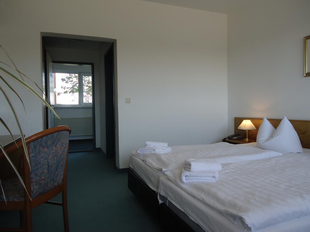 Greenline Hotel Hellfeld Neubrandenbourg Extérieur photo